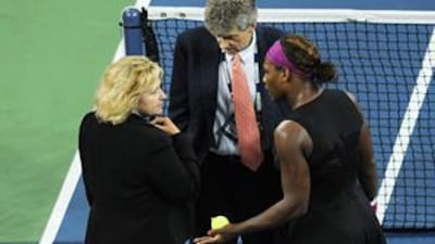 From right, Serena Williams talks to Brian Earley and Donna Kelso while the line judge looks on.