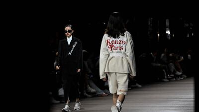 The Shanghai venue was chosen to match that of the Paris show, which took place on the footbridge that links to the Eiffel Tower over the River Seine in June