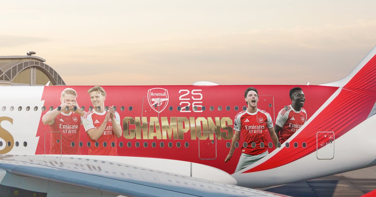 Arsenal-motivierter Emirates A380 startet nach Premier-League-Sieg in Dubai Arsenal-motivierter Emirates A380 startet nach Premier-League-Sieg in Dubai