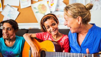 Since arriving at MSF’s hospital in Amman earlier this year, 11-year-old Manal has made a lot of friends while taking part in activities run by the psychosocial team. On Mondays, when Isabel, the music teacher, comes to play music with the younger patients, Manal loves to play the guitar. Alessio Mamo / MSF