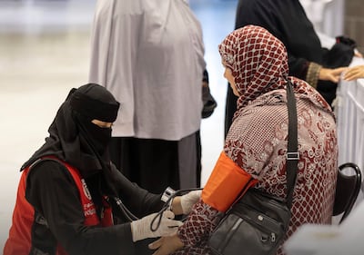 Saudi Red Crescent- SRCA ambulatory teams and volunteers serve Hajj pilgrims at the Grand Mosque. Photo: Saudi Red Crescent
