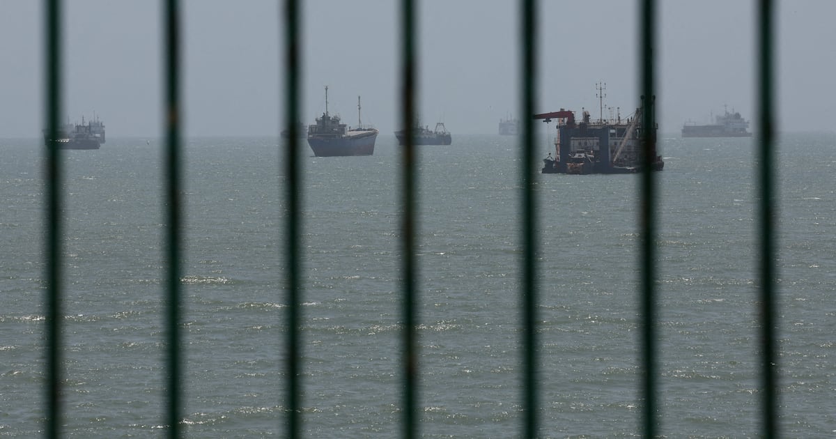 Oil nears one-month low on 'constructive' Oman-Iran talks and halt to US strikes