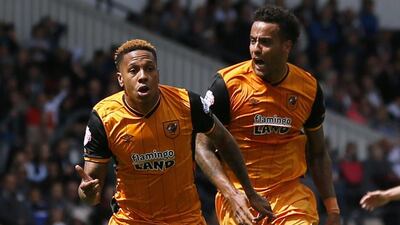Abel Hernandez, left, opened the scoring with his 22nd goal of the season to help Hull City to a comfortable first-leg victory. Jason Cairnduff / Reuters