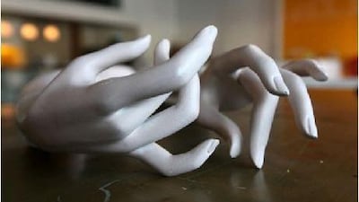 The hands of a mannequin on display at Muqtanayati.