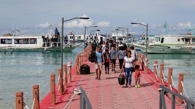 Day tourists arrive.