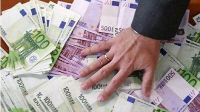 There are questions whether euro-zone's single-currency regime can survive much longer without a stronger fiscal union. Andrea Comas / Reuters