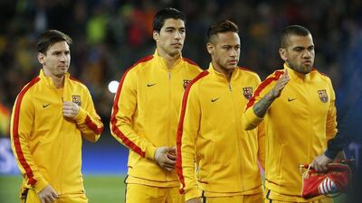 (L to R) Barcelona’s Argentinian forward Lionel Messi, Barcelona’s Uruguayan forward Luis Suarez, Barcelona’s Brazilian forward Neymar and Barcelona’s Brazilian defender Dani Alves line up before the Uefa Champions League quarter finals first leg football match FC Barcelona v Atletico Madrid at the Camp Nou stadium in Barcelona on April 5, 2016. AFP / PAU BARRENA