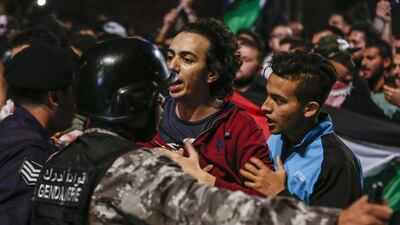 Members of the Jordanian gendarmerie and security forces stand guard as protesters shout slogans during a demonstration outside the prime minister's office in the capital Amman on June 2, 2018. Khalil Mazraawi / AFP