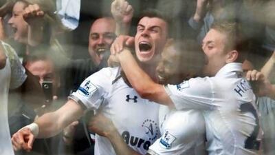 Tottenham Hotspur’s Gareth Bale, left, celebrates his goal with teammates yesterday. Tom Hevezi / EPA