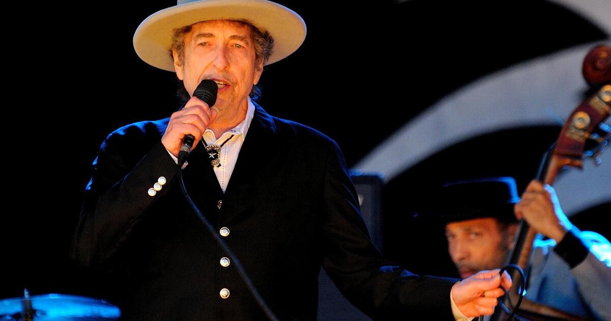 Bob Dylan sells entire songwriting catalogue to Universal Music in