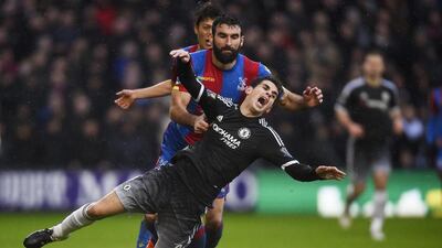 Crystal Palace’s Mile Jedinak in action with Chelsea’s Oscar. Dylan Martinez / Reuters
