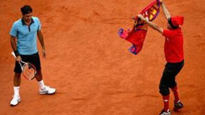An intruder on the court interferes with Roger Federer during the men's singles final against Robin Soderling of Sweden.
