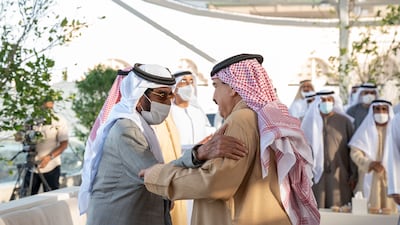 Sheikh Tahnoon bin Mohamed Al Nahyan, Ruler’s Representative in Al Ain Region, greets King Hamad at Sea Palace.