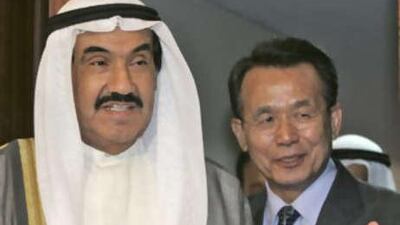 Sheikh Nasser Al Mohamed Al Ahmed Al Sabah, left, the prime minister of Kuwait is greeted by Han Seung-soo, the South Korean prime minister, during their recent meeting in Seoul. Kuwait may stockpile oil in the Far East to counteract the possibility of Iran closing the Strait of Hormuz.