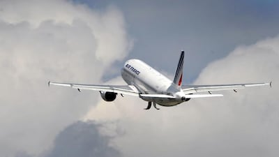 An Air France airliner takes off at the Geneva international airport. The company is expecting a "difficult" year. Fabrice Coffrini / AFP