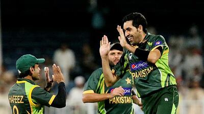 Umar Gul, right, took three wickets on his international comeback against Sri Lanka in Sharjah on Sunday night. Satish Kumar / The National