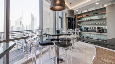 The lower floor features an open-plan living room that is enhanced by the views of the Downtown skyline, whereas the upper floor hosts four bedrooms.