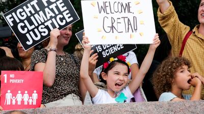 People welcome climate activist Greta Thunberg to New York as she arrives in the US after a 15-day journey crossing the Atlantic in the Malizia II, a zero-carbon yacht, on August 28, 2019. AFP / Kena Betancur