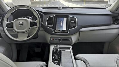 A crystal gear selector ahead of a rotary dial lets you choose from the six different operating modes.