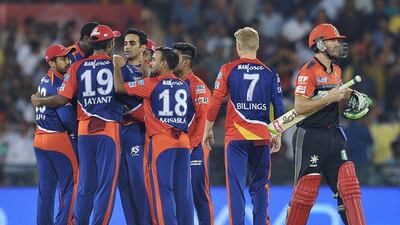 Delhi Daredevils captain Zaheer Khan (C) celebrates with team members for the wicket of Royal Challengers Bangalore batsman AB de Villiers (R) during the 2016 Indian Premier League (IPL) Twenty20 (T20) cricket match between Delhi Daredevils and Royal Challengers Bangalore at Shaheed Veer Narayan Singh International Cricket Stadium in Raipur on May 22, 2016. Noah Seelam / AFP