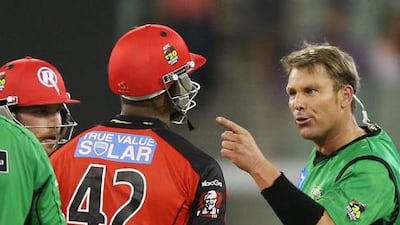 Shane Warne squares up to Marlon Samuels during the Big Bash League's Melbourne Derby.