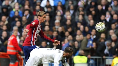epa05183809 Real Madrid's defender Sergio Ramos (R) duels for the ball with Atletico Madrid's striker Fernando Torres (L) during the Spanish Liga Primera Division soccer match played at Santiago Bernabeu stadium in Madrid, Spain, 27 February 2016. EPA/Ballesteros