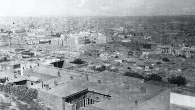 The author Ummulbanu Asadullayeva grew up in Baku in Azerbaijan in the early 20th century.