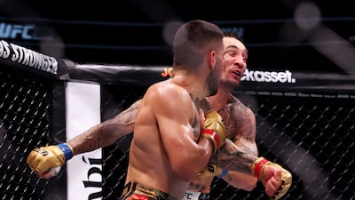 Ilia Topuria knocks out Max Holloway with a left hook