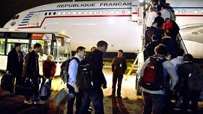 This handout picture released by ECPAD (The French Defence communication and audiovisual production agency) shows people boarding a French Republic plane chartered to evacuate French citizens from Tripoli in crisis-hit Libya