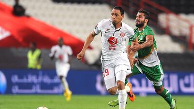 Al Jazira’s Ricardo Oliveira, left, just about managed to put his team ahead against Emirates on home turf in Abu Dhabi. Abdullateef Al Marzouqi / Al Ittihad