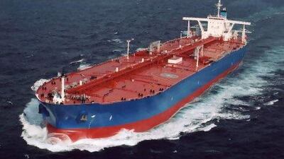 Daily earnings for the very large crude carriers plying between the Gulf and Japan fell from US$3,997 to $962. Universal Shipbuilding via Bloomberg News