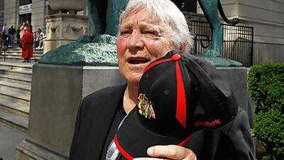 Blackhawks great Bobby Hull gets in the mood.