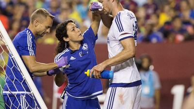 Chelsea defender Gary Cahill’s bloody nose is attended to on Tuesday after scoring against Barcelona with a header and colliding with Barca keeper Jordi Masip. Michael Reynolds / EPA