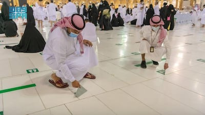 Pilgrims are warned they must still wear masks and use the Tawakkalna mobile app to confirm their immunity status when entering the kingdom’s two Holy Mosques.