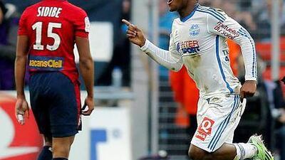 Olympique Marseille's Michy Batshuayi, right, celebrates after scoring against Lille during their French Ligue 1 match at the Velodrome stadium in Marseille, December 21, 2014. REUTERS/Jean-Paul Pelissier