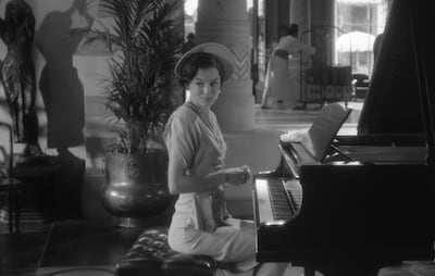 Emma Corrin shines as an old Hollywood starlet named Dorothy Chambers. Photo: Netflix