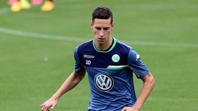 Wolfsburg's newly signed German midfielder Julian Draxler attends his first first training session with the club on Tuesday. Ronny Hartmann / AFP / September 1, 2015