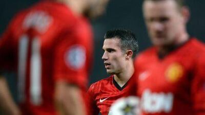 Manchester United’s Robin van Persie, centre, looks despondent after his team went out to Real Madrid in the Uefa Champions League round of 16 on Tuesday. Andrew Yates / AFP