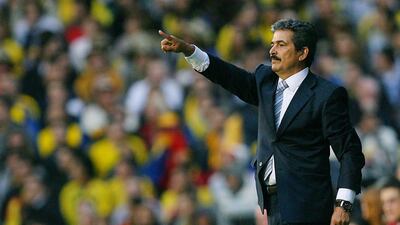Jorge Luis Pinto, then with Colombia, gestures during their friendly match against Ireland at Craven Cottage in London in 2008. AFP