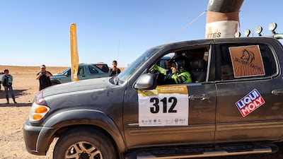 A female Tunisian driver sets off on a stage.