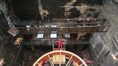 Their live performance called “In Orbit” runs through Sunday at The Boiler, the Pierogi gallery’s performance space in the Williamsburg section of Brooklyn. A few curious onlookers have come by to gawk at the spectacle, which often is more still life than poetry in motion.