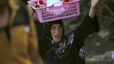 An Iraqi displaced woman, who fled the violence in the city of Ramadi carries her child on the outskirts of Baghdad, Iraq. Stringer / Reuters