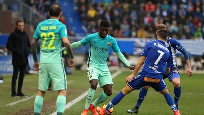 Barcelona’s French defender Samuel Umtiti, centre, vies with Alaves forward Ruben Sobrino. Cesar Manso / AFP