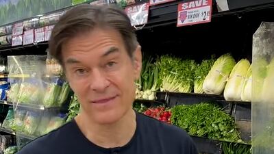 Trump-backed Senate candidate for Pennsylvania Mehmet Oz goes shopping for vegetables. Photo: Dr Mehmet Oz