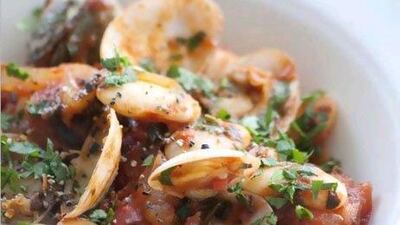 Clam and tomato stew with garlic toast.