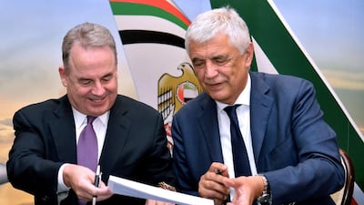 President and chief executive of Airways James Hogan (L) and Alitalia CEO Gabriele del Torchio sign an alliance agreement. ALBERTO PIZZOLI / AFP