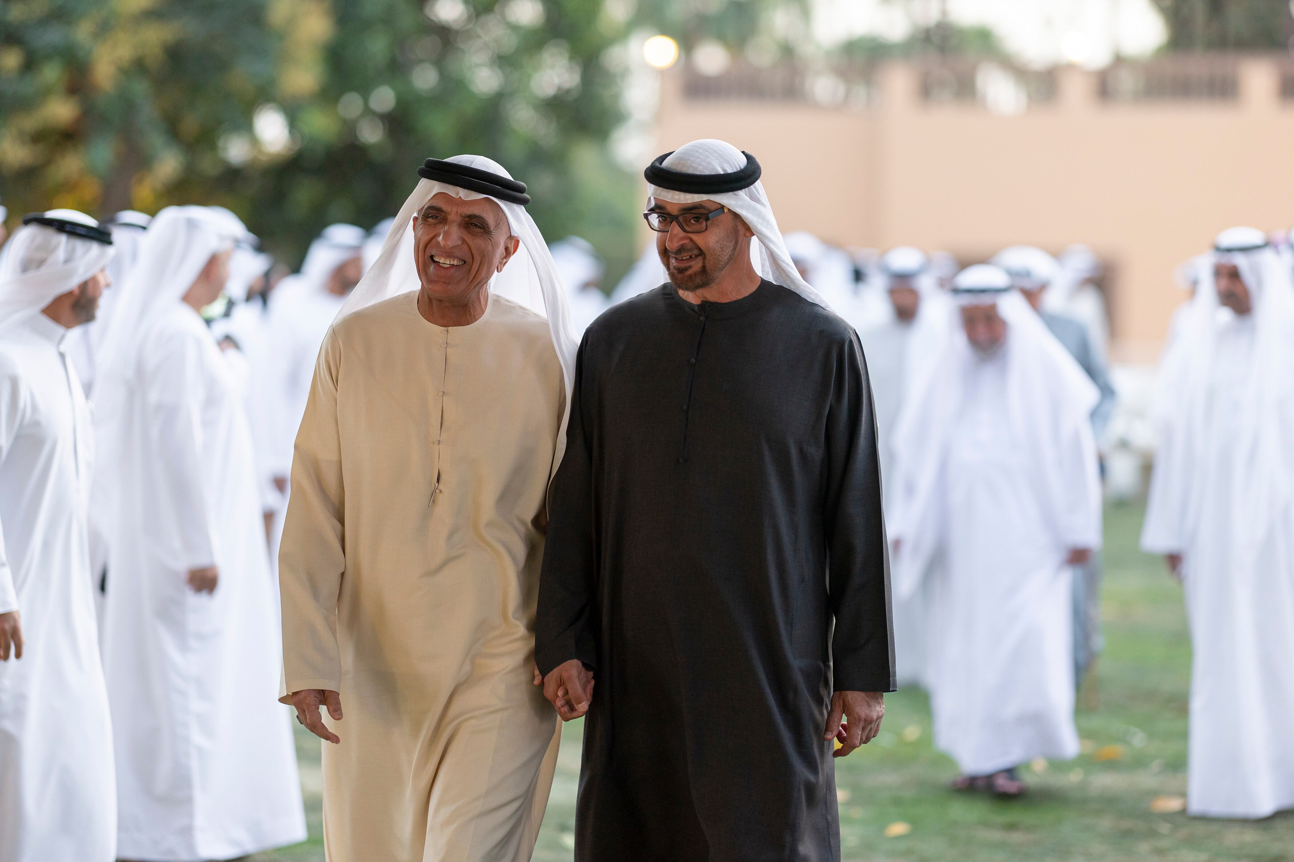 President Sheikh Mohamed presents Sheikh Mohammed bin Rashid with ...