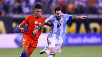 Gonzalo Jara of Chile and Lionel Messi of Argentina fight for the ball. (Elsa/Getty Images/AFP)