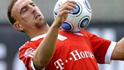 Franck Ribery has told a daily newspaper in France he wishes to leave Bayern Munich and join Real Madrid.