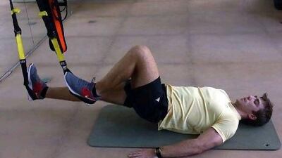 Step 3: At the same time as you return the leg to the starting position, bring the next leg in towards the body.